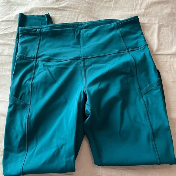 Lululemon last and free 25’’ - Picture 3 of 4